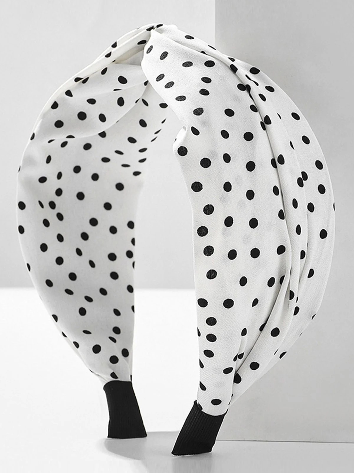 Bandeau croisé à pois et à large bord en tissu - Image 4