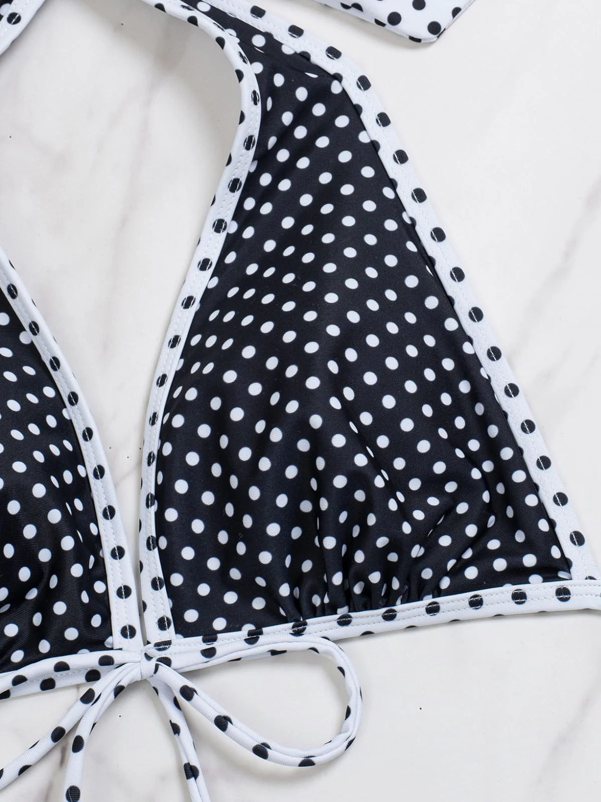 Bikini Noir à Pois et Cache Maillot Années 40 - Image 8