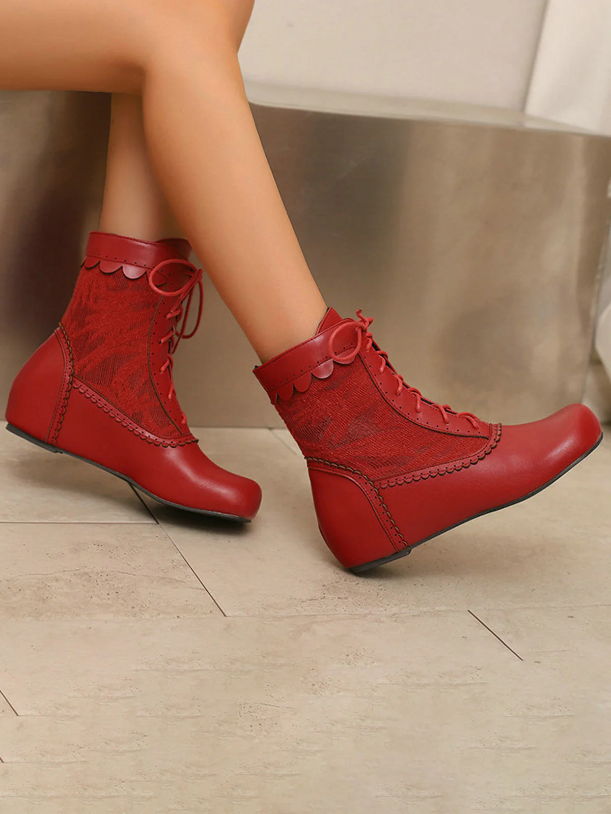 Bottes à lacets brodées vintage avec talon intérieur - Image 4