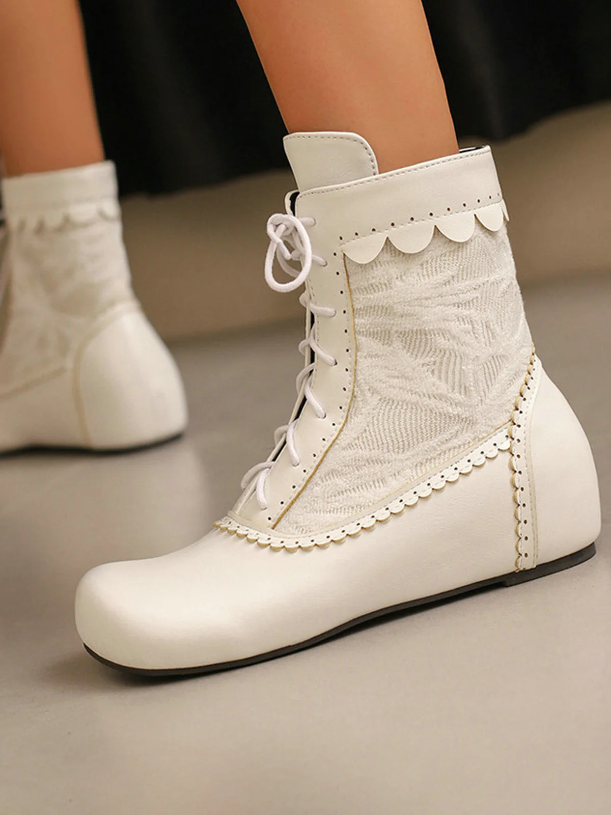 Bottes à lacets brodées vintage avec talon intérieur - Image 7