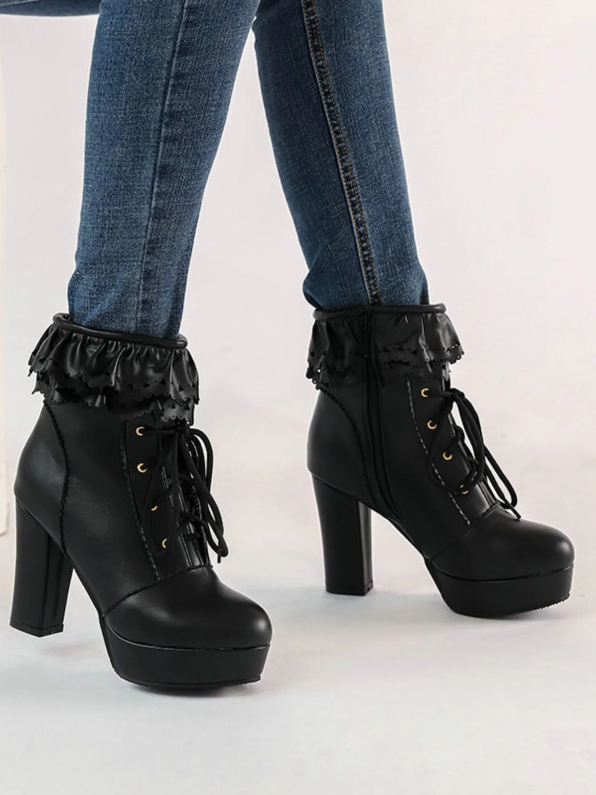 Bottes à talons hauts épais à lacets et volants vintage - Image 5