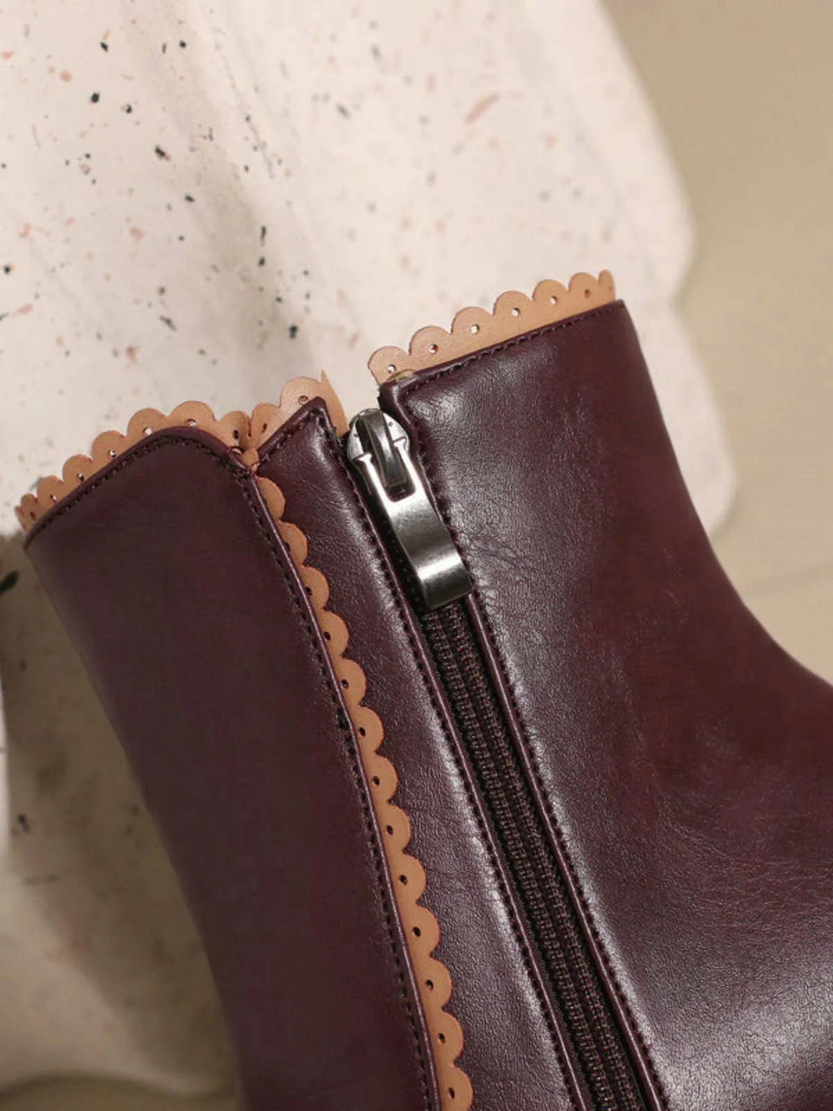 Bottes courtes à talons épais et doublure en fausse fourrure vintage - Image 13