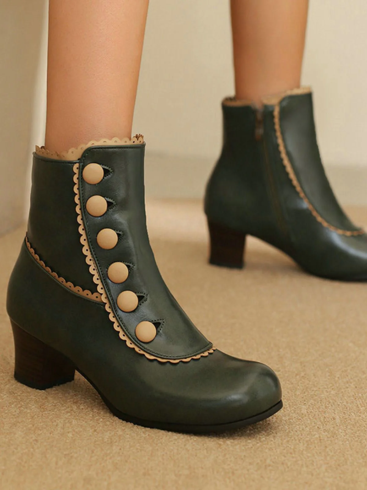 Bottes courtes à talons épais et doublure en fausse fourrure vintage - Image 6