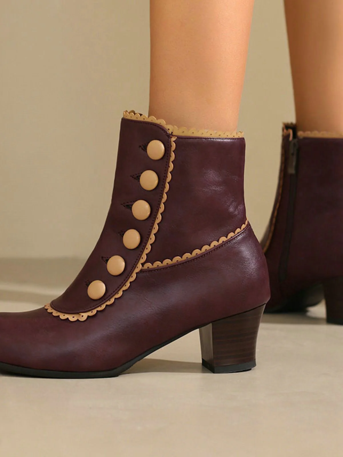 Bottes courtes à talons épais et doublure en fausse fourrure vintage - Image 9