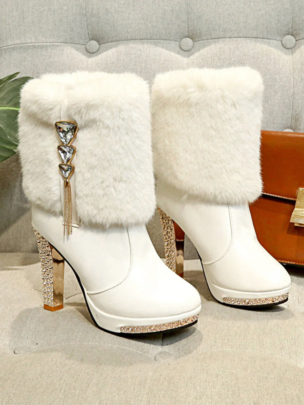 Bottes de Noël en fourrure et cuir avec strass - Image 3