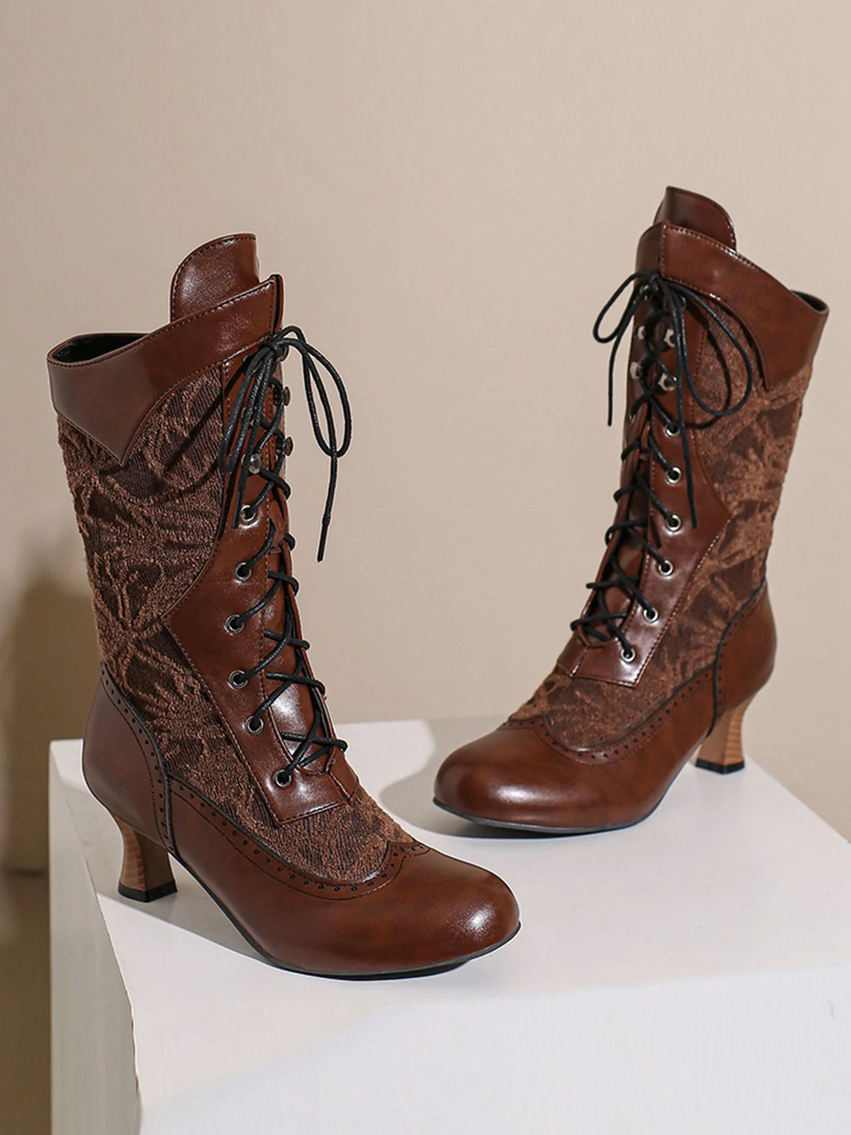 Bottes hautes à lacets en patchwork de dentelle - Image 9