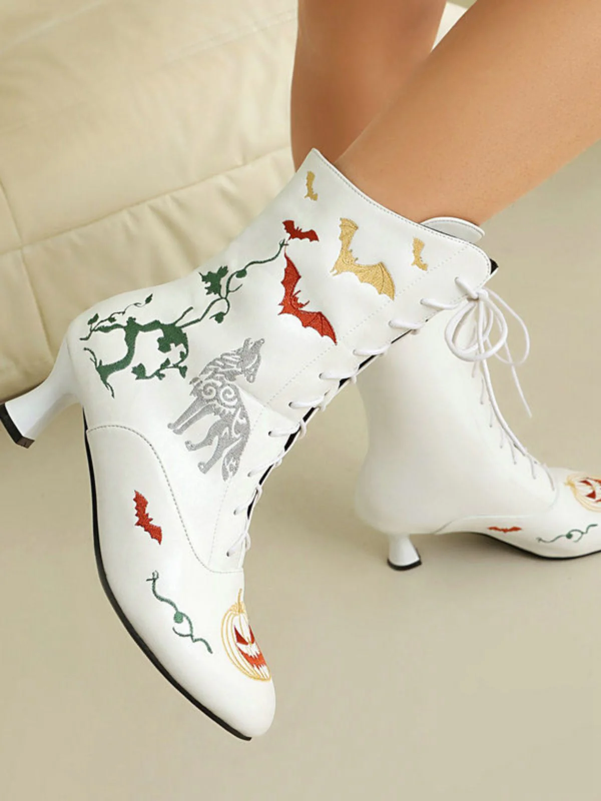 Bottes mi-mollet à lacets motif chauve-souris et citrouille d'Halloween - Image 10