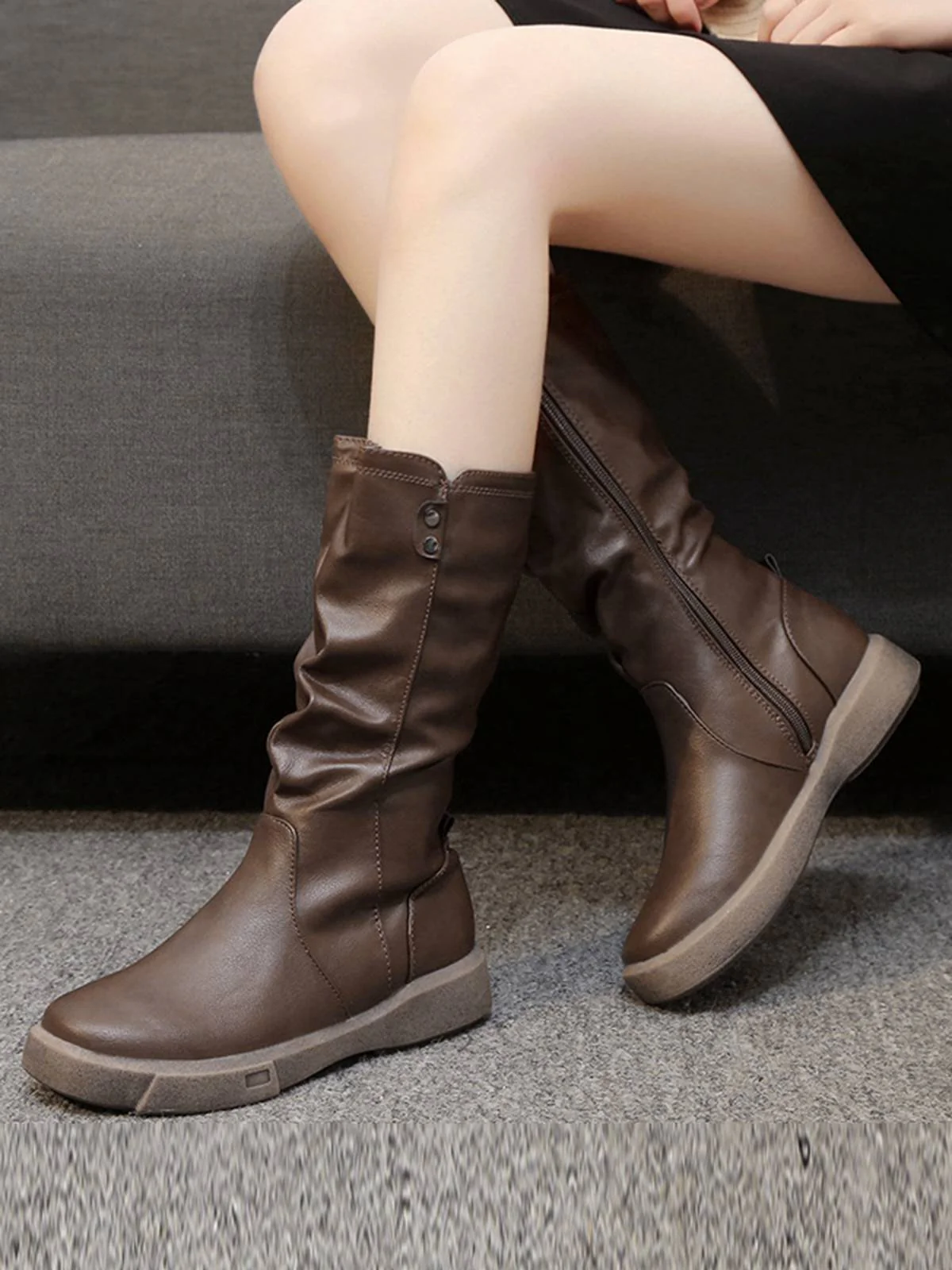 Bottes plates plissées en cuir marron - Image 2