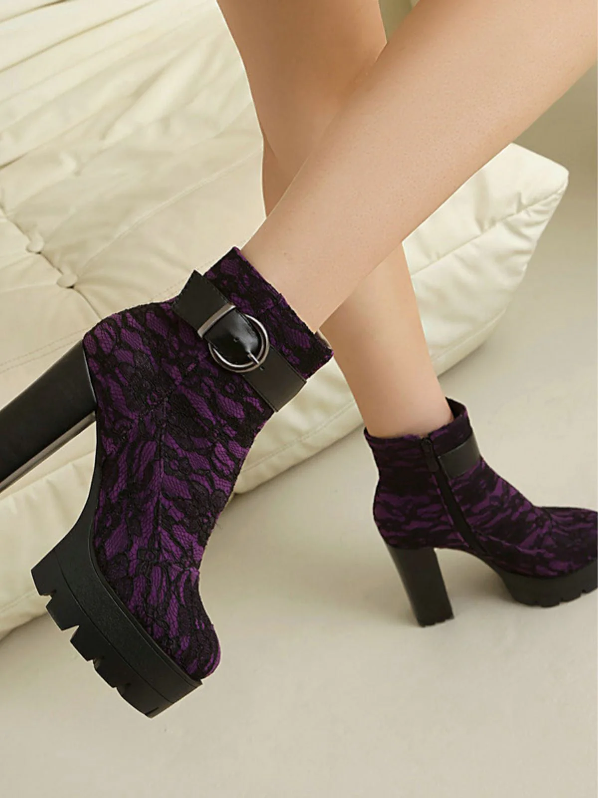 Bottines à plateforme et talons épais en dentelle vintage - Image 14