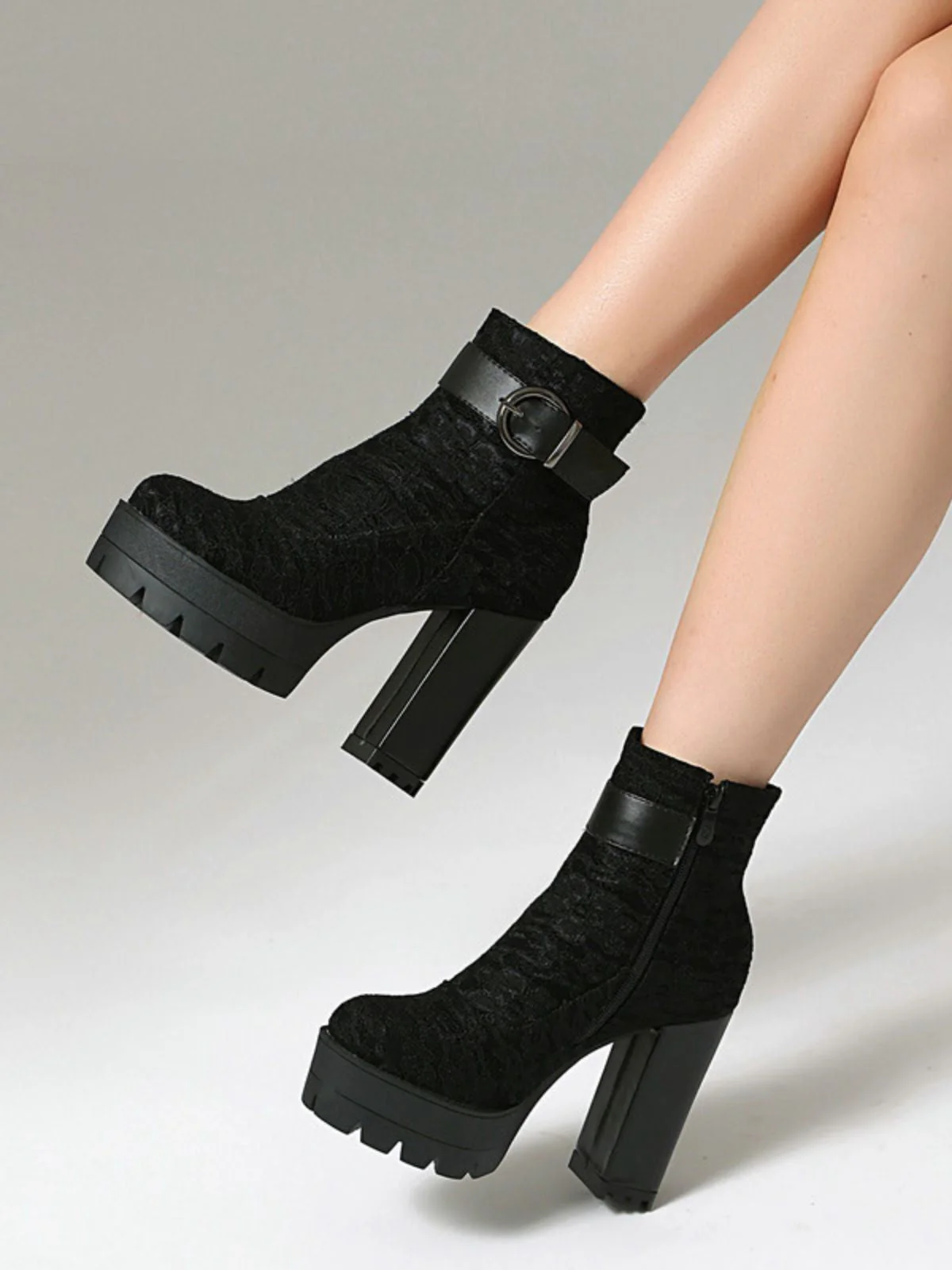 Bottines à plateforme et talons épais en dentelle vintage - Image 2