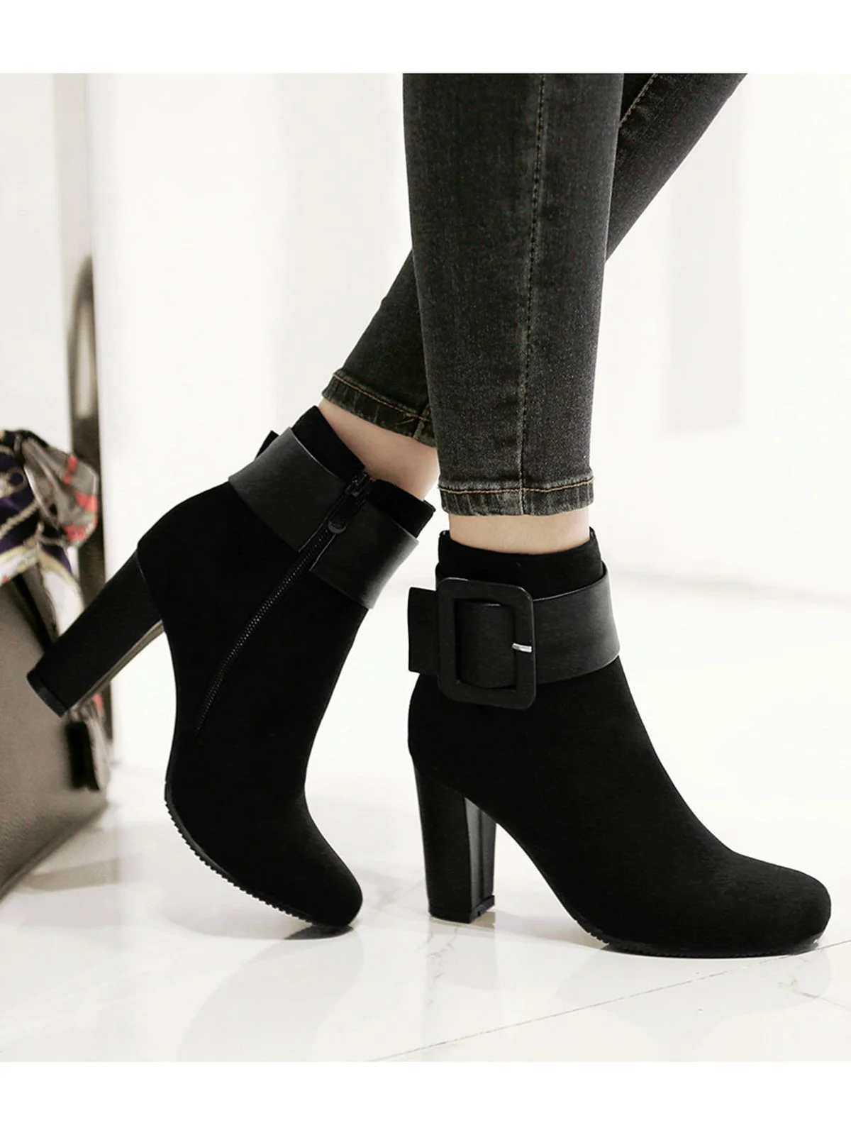 Bottines à Talons Épais Rétro à Ceinture Unie - Image 10