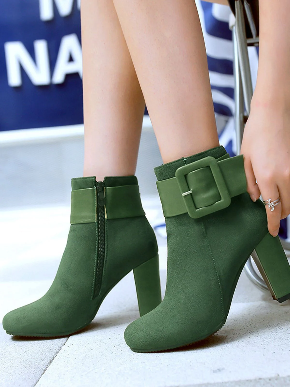 Bottines à Talons Épais Rétro à Ceinture Unie - Image 11