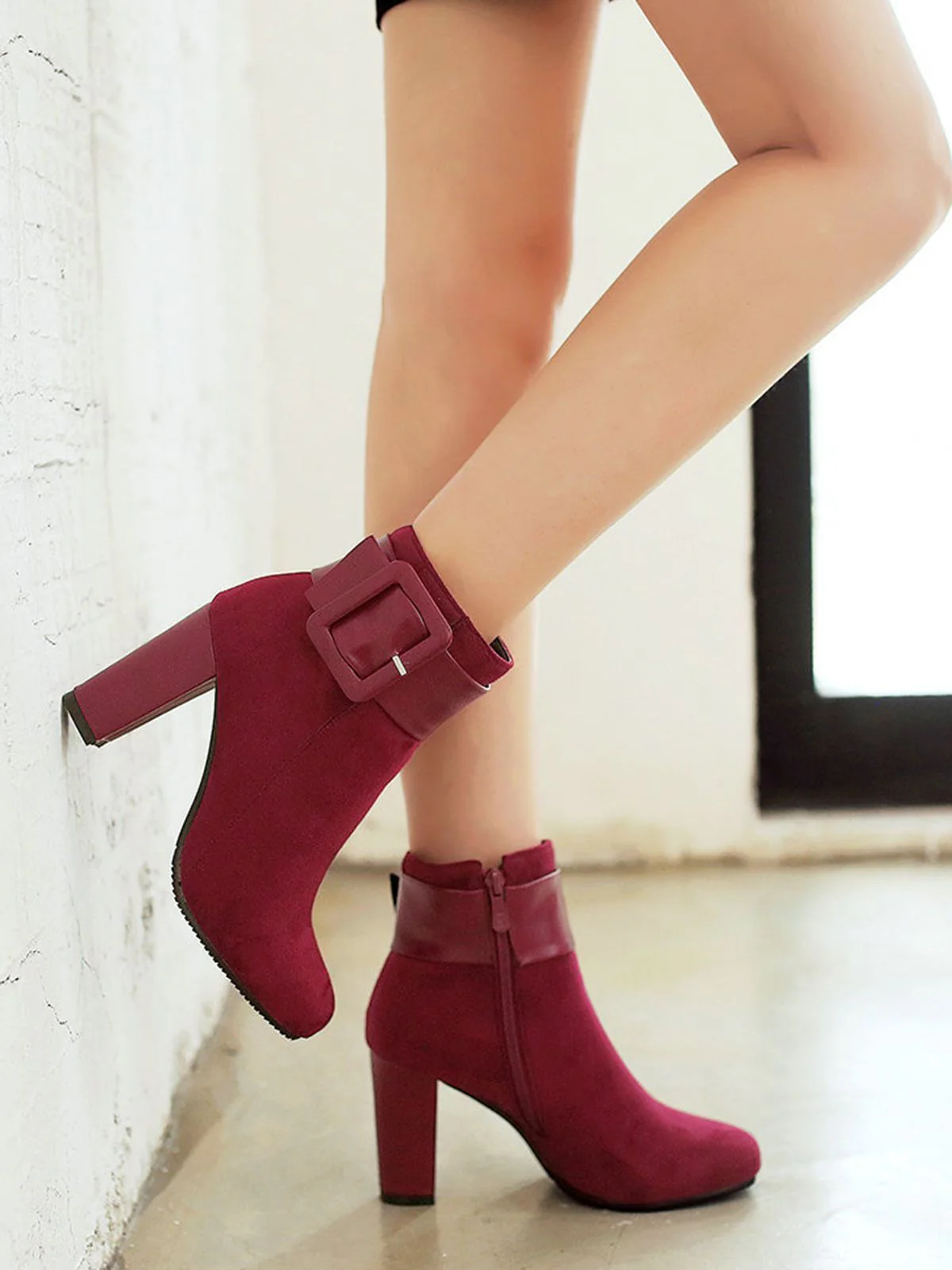 Bottines à Talons Épais Rétro à Ceinture Unie - Image 9