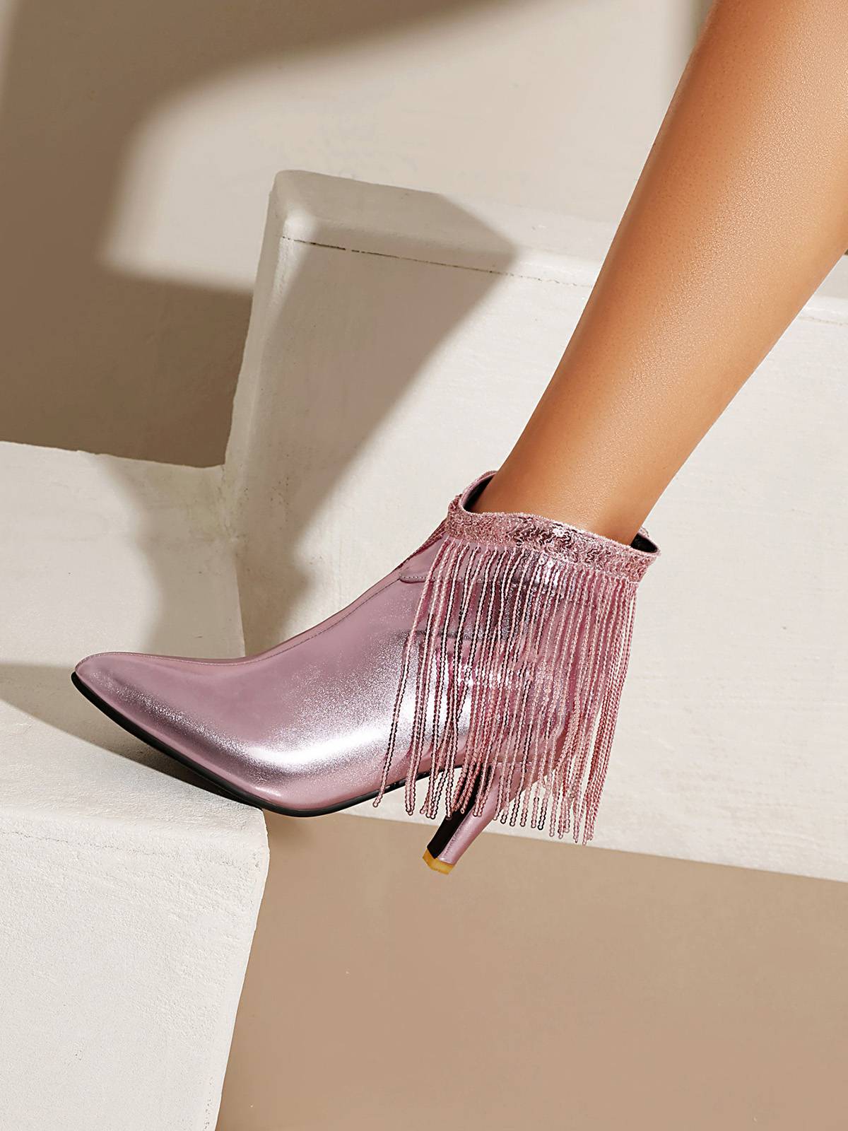 Bottines Chelsea à bout pointu et pompons métalliques - Image 33