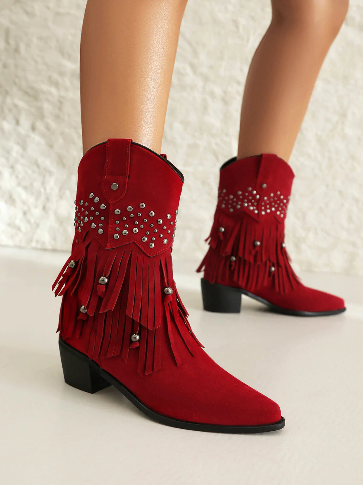 Bottines en daim pointues à rivets et pompons - Image 14