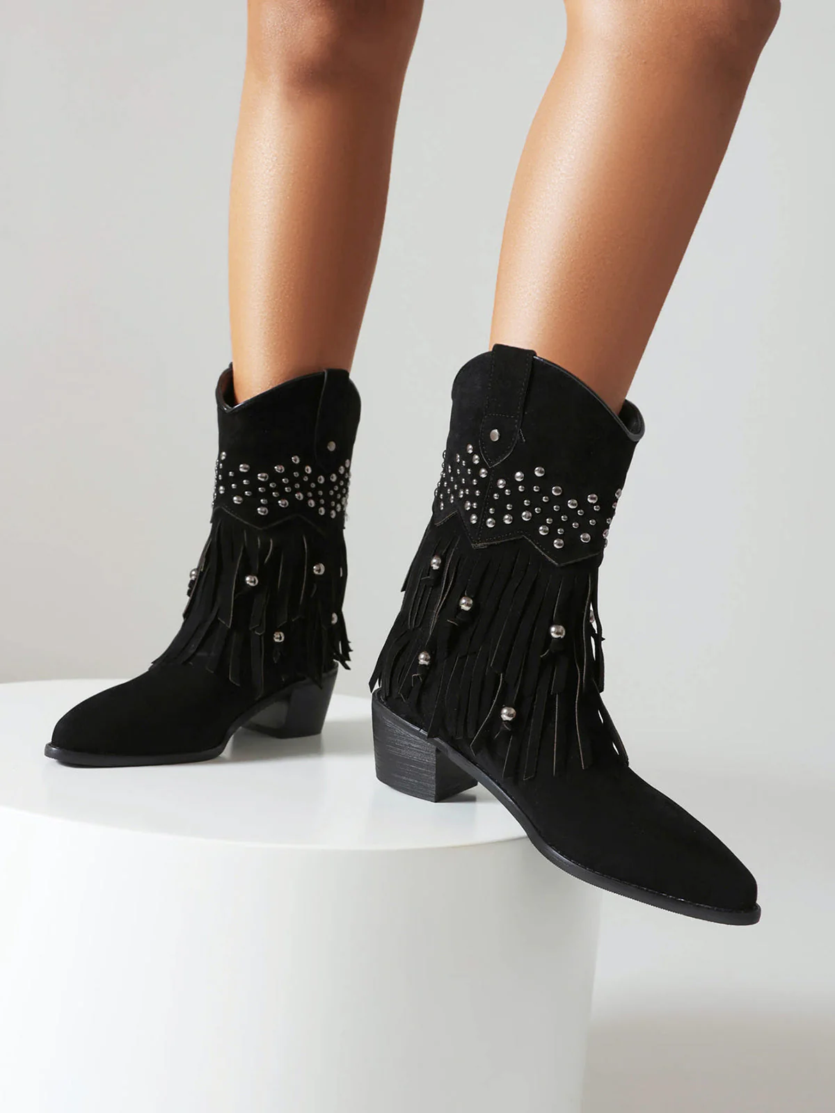 Bottines en daim pointues à rivets et pompons - Image 8