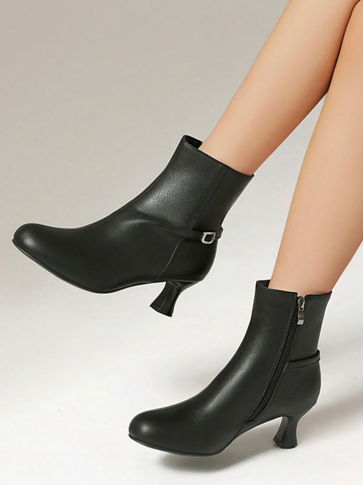 Bottines rétro en similicuir uni avec fermeture éclair latérale - Image 4