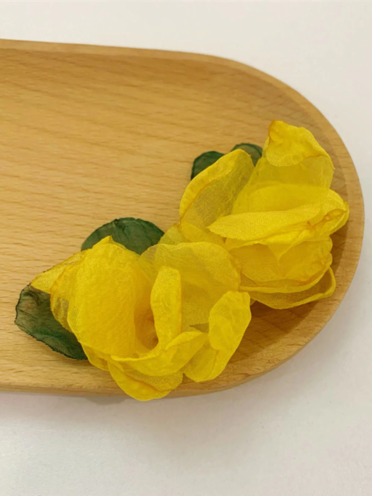Boucles d'oreilles à tige rétro en mousseline de soie avec fleurs 3D - Image 5