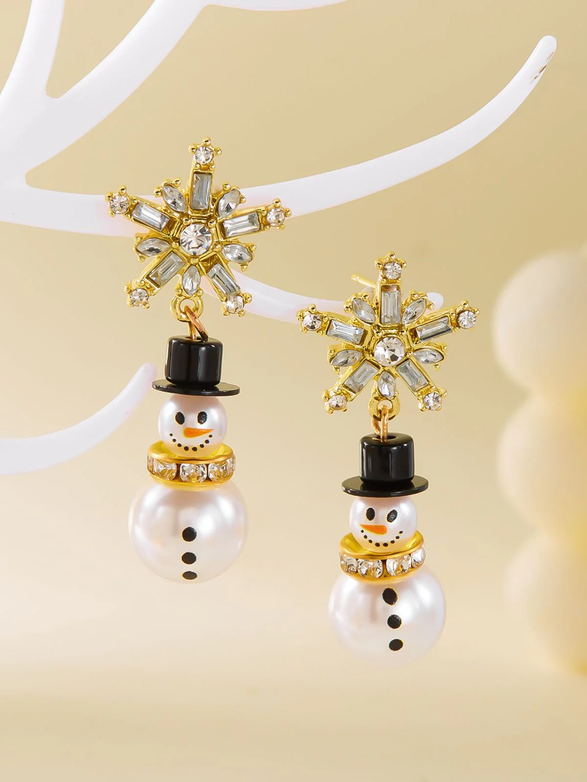 Boucles d'oreilles bonhomme de neige en strass flocons de neige et perles - Image 3