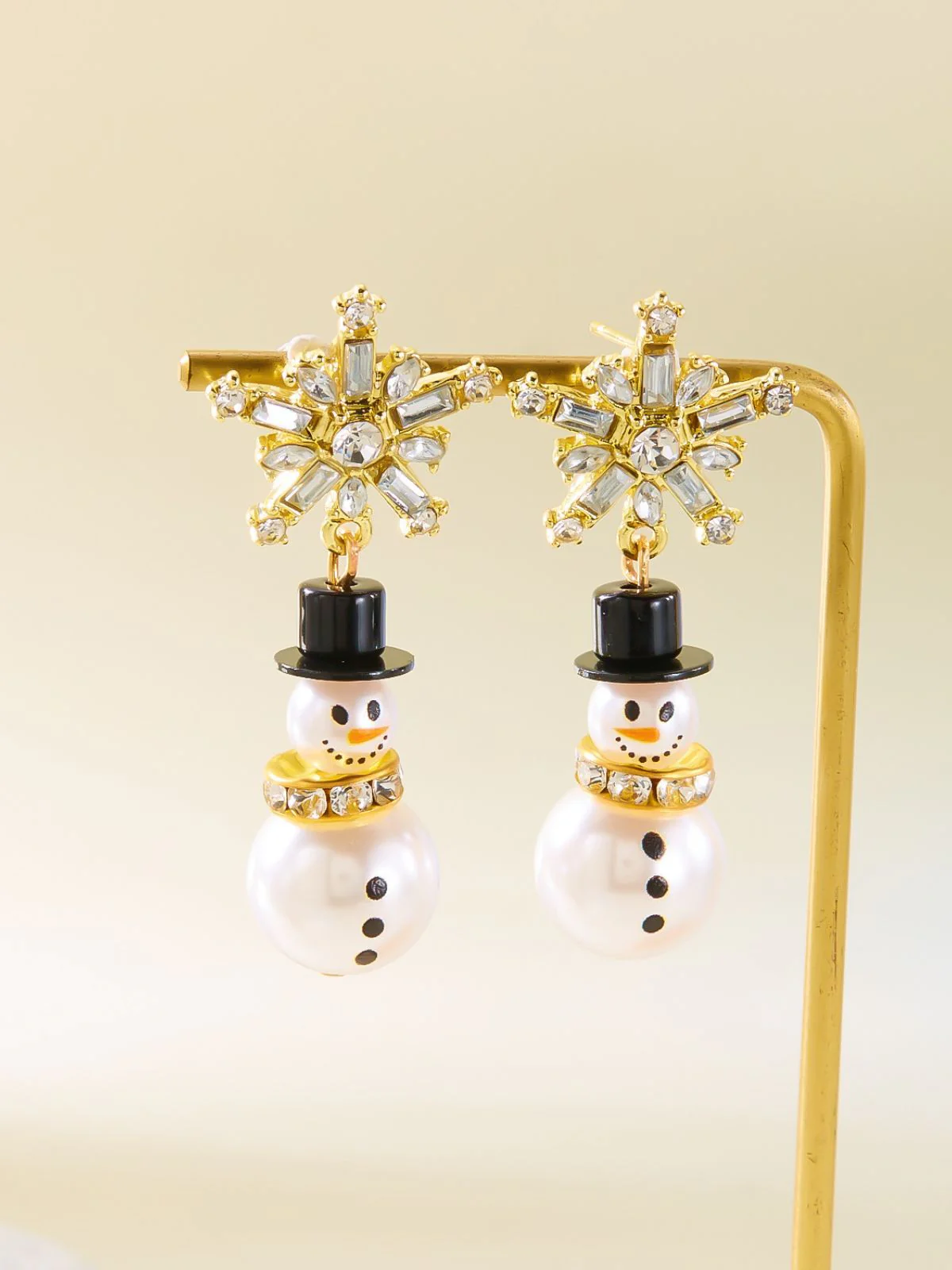 Boucles d'oreilles bonhomme de neige en strass flocons de neige et perles - Image 4