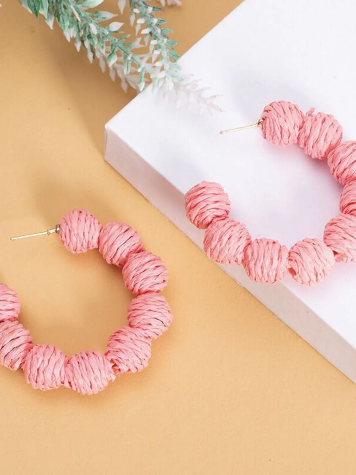 Boucles d'oreilles créoles en raphia tressé épais - Image 2