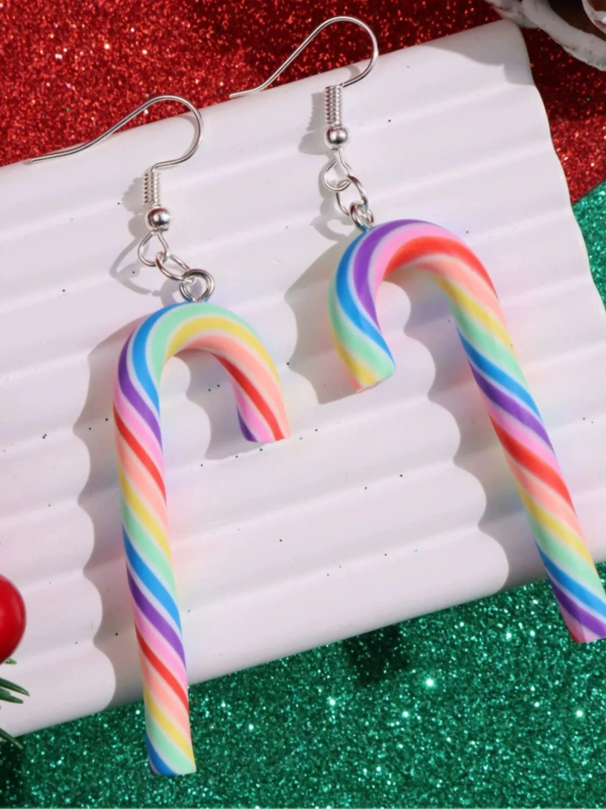 Boucles d'oreilles de Noël couleur bonbon en forme de canne arc-en-ciel - Image 2