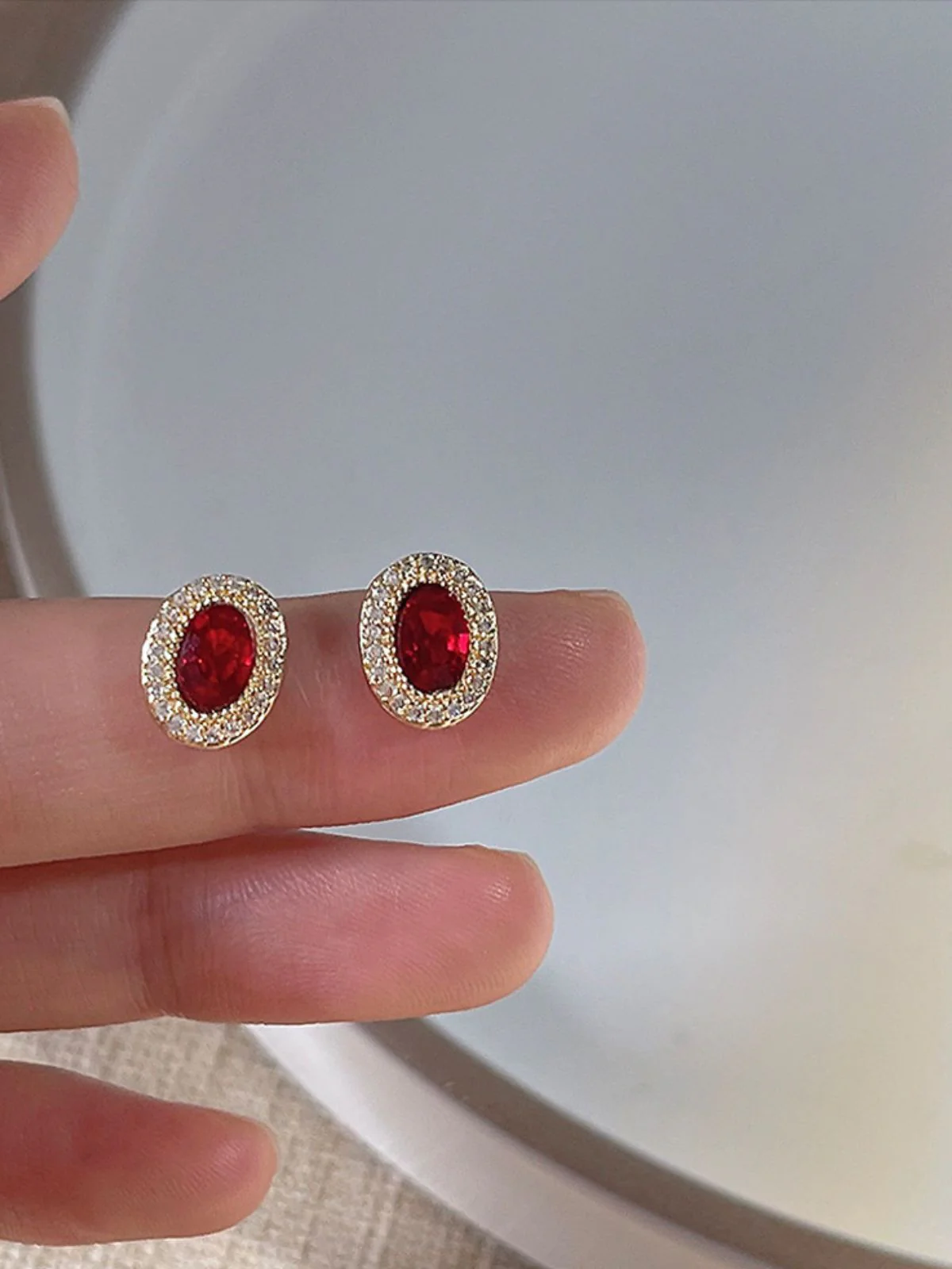 Boucles d'oreilles diamant en cristal ovale vintage rouge - Image 2