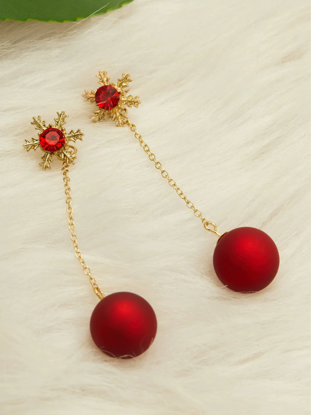 Boucles d'oreilles flocons de neige et boules de Noël rouges - Image 5