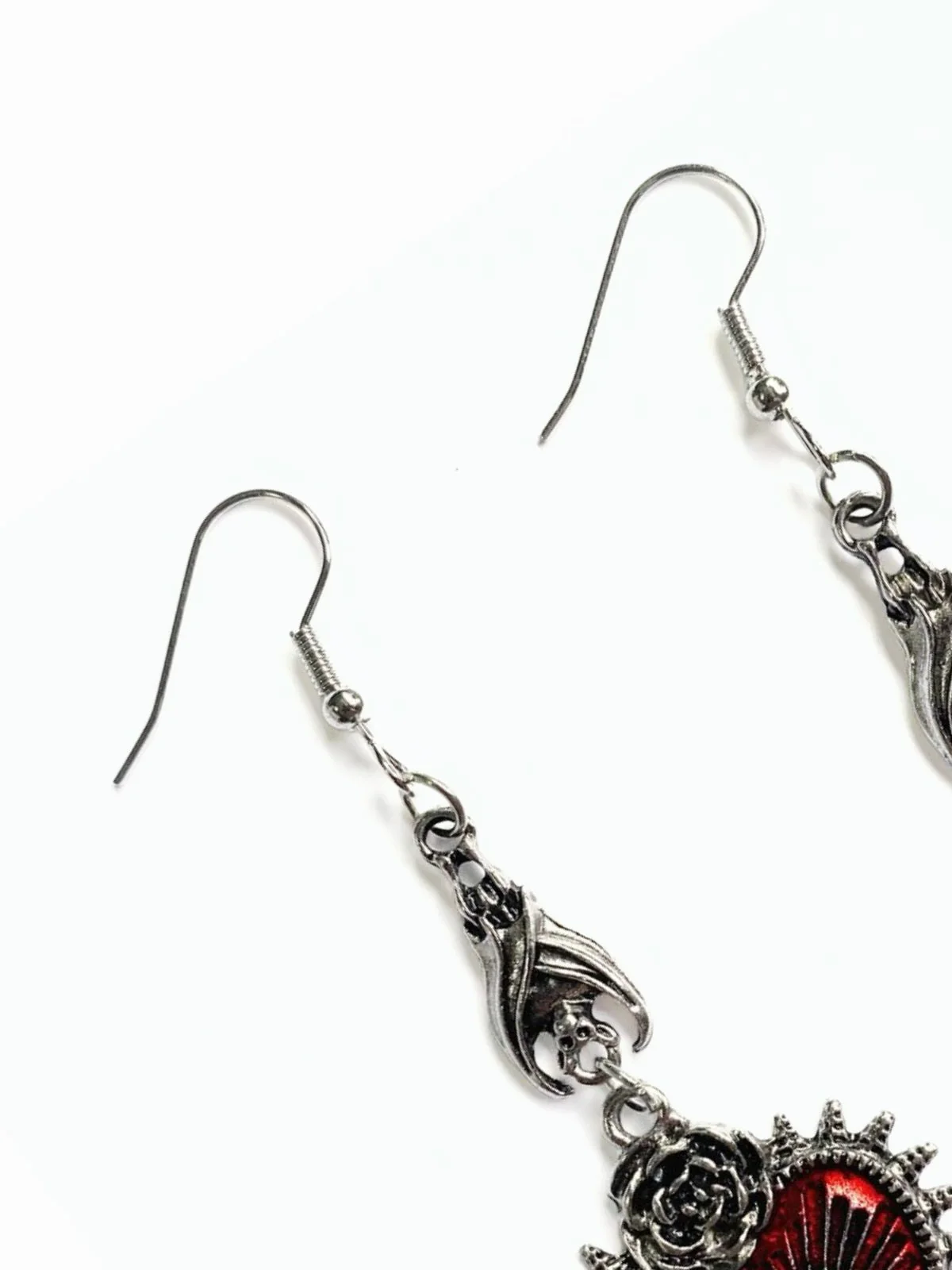 Boucles d'oreilles gothiques en forme de cœur et de rose - Image 3