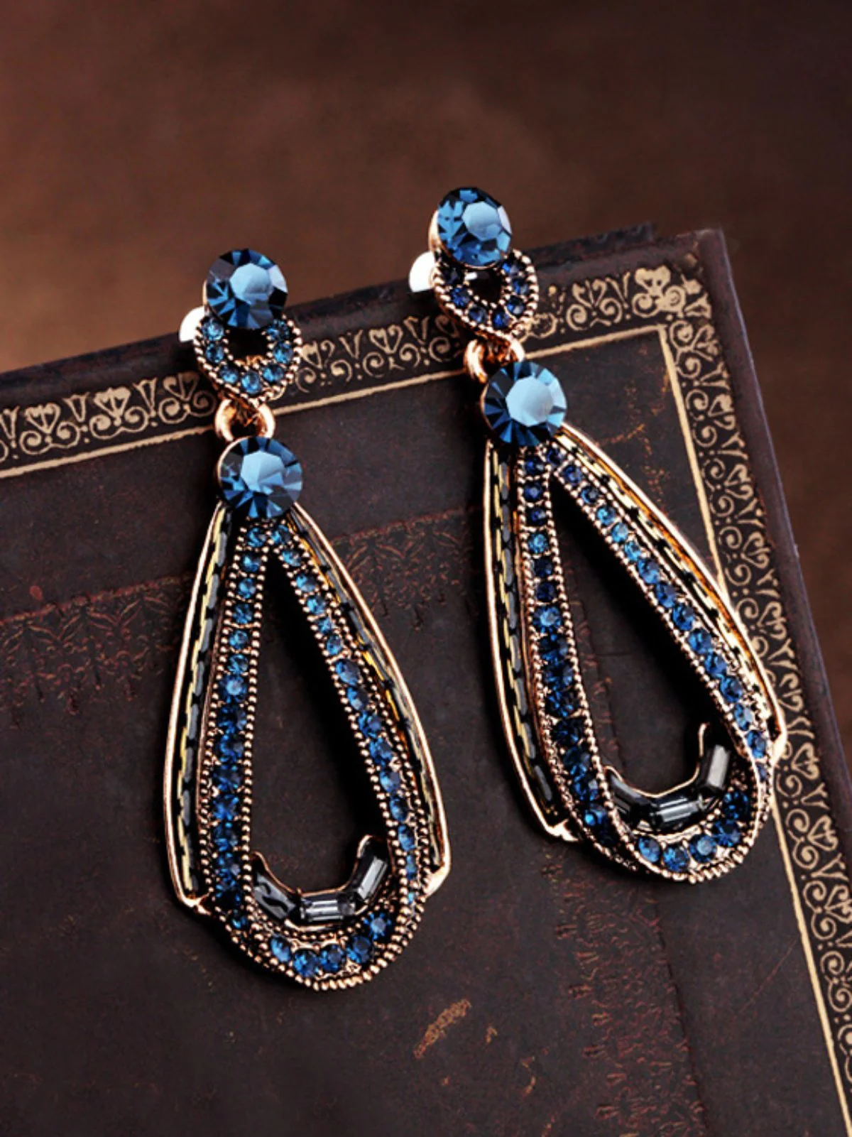 Boucles d'oreilles pendantes creuses en strass bleu - Image 3