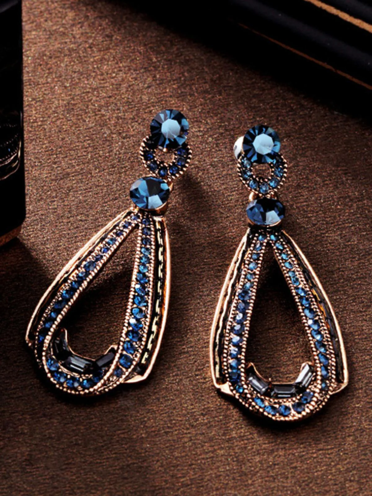 Boucles d'oreilles pendantes creuses en strass bleu - Image 5
