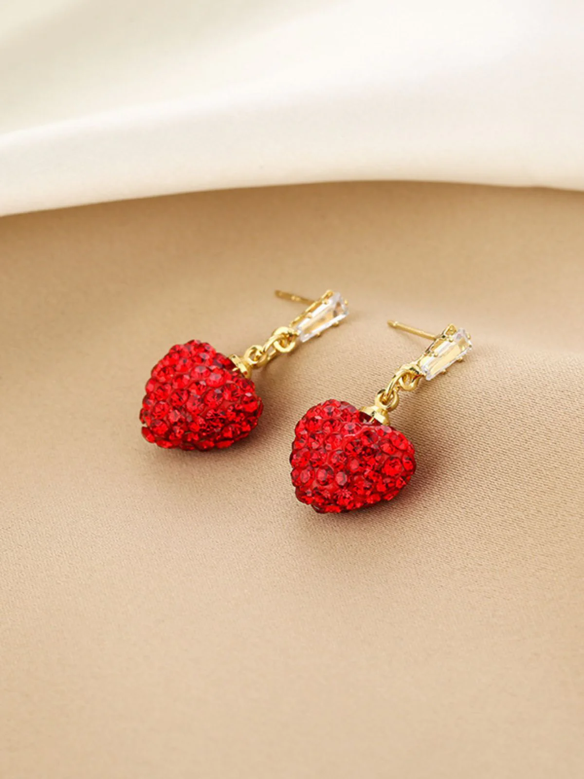 Boucles d'oreilles pendantes en cristal rouge en forme de cœur - Image 4