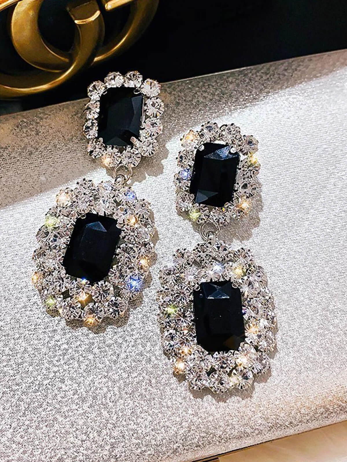 Boucles d'oreilles pendantes vintage en strass noir - Image 2