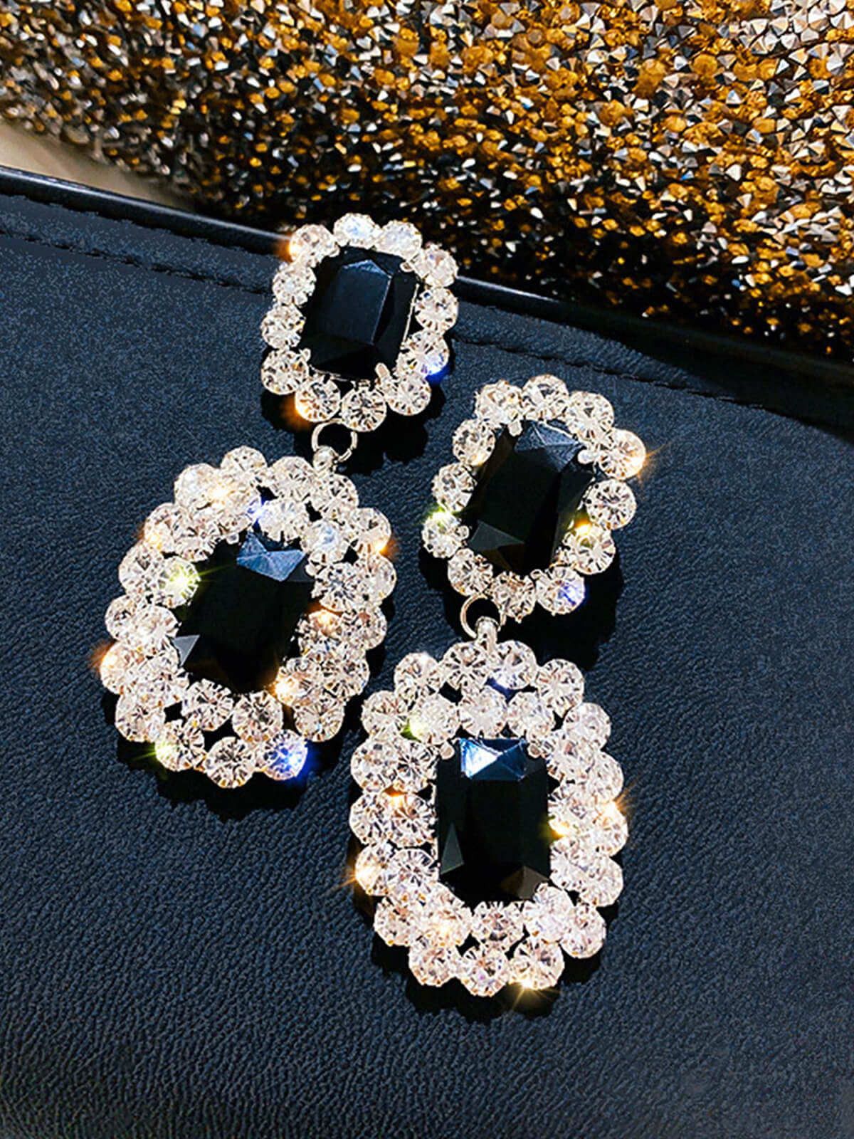 Boucles d'oreilles pendantes vintage en strass noir - Image 3