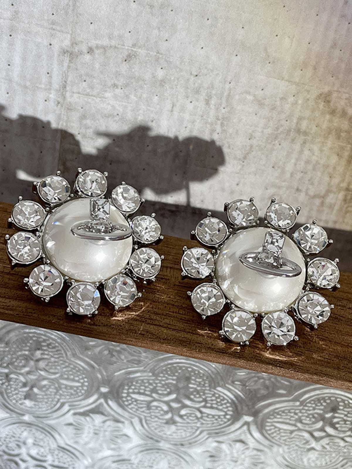 Boucles d'oreilles rétro en argent avec perles et diamants - Image 2