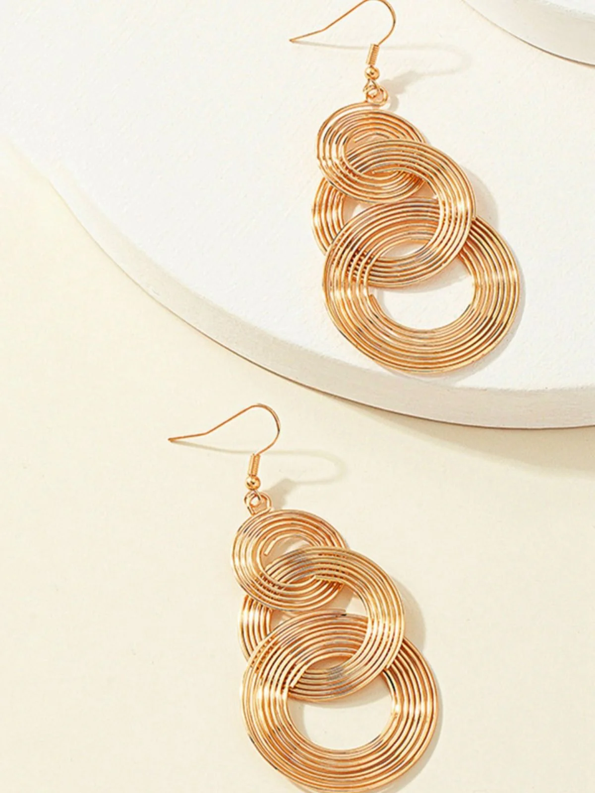 Boucles d'oreilles vintage en alliage doré à spirale exagérée - Image 2