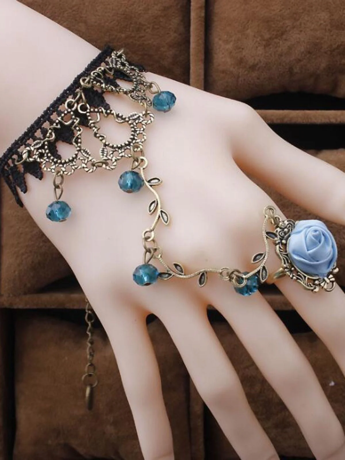 Bracelet vintage gothique en dentelle de vigne rose avec anneau en cristal - Image 3