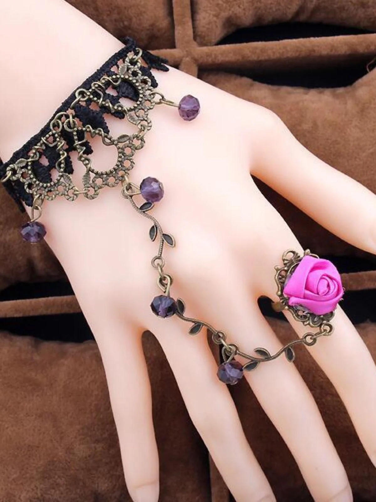 Bracelet vintage gothique en dentelle de vigne rose avec anneau en cristal - Image 4