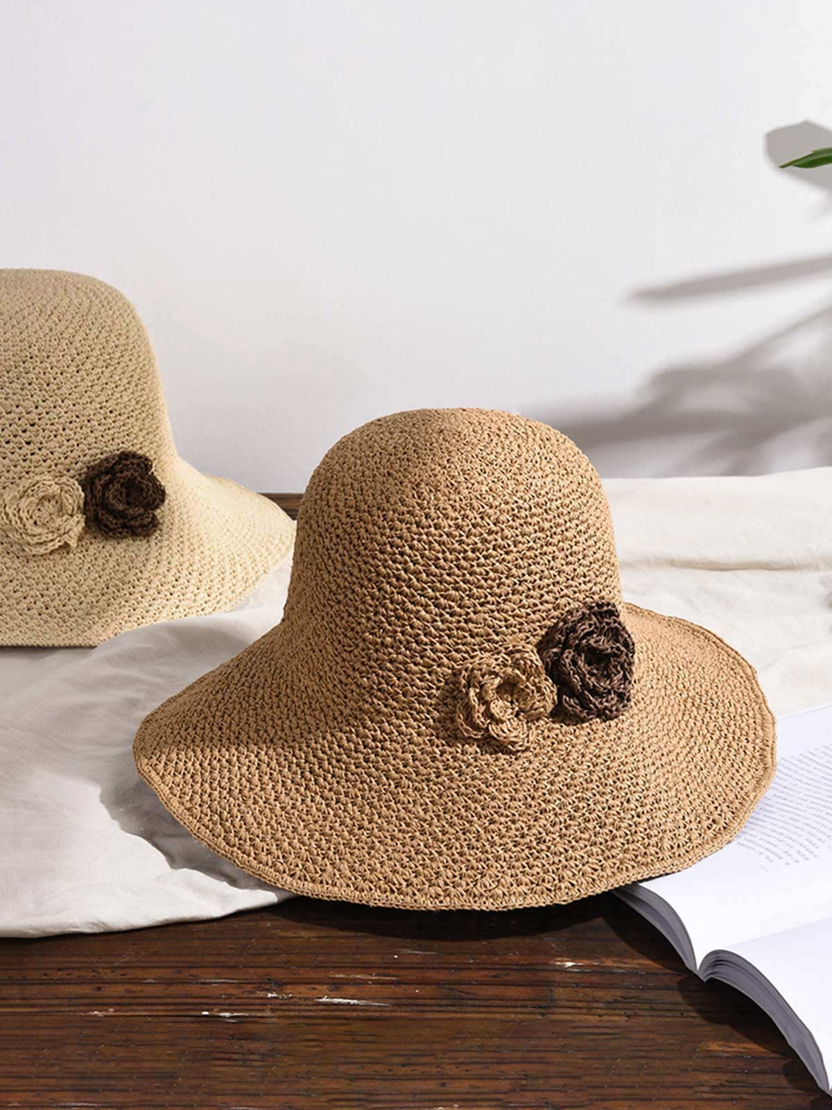 Chapeau de Paille Fleurs Tressées Rétro - Image 4