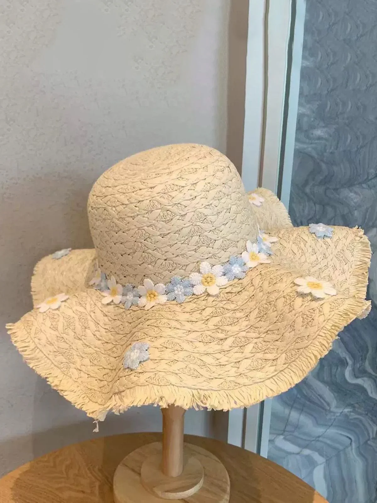 Chapeau de soleil à franges en raphia 3D à motif marguerite - Image 4