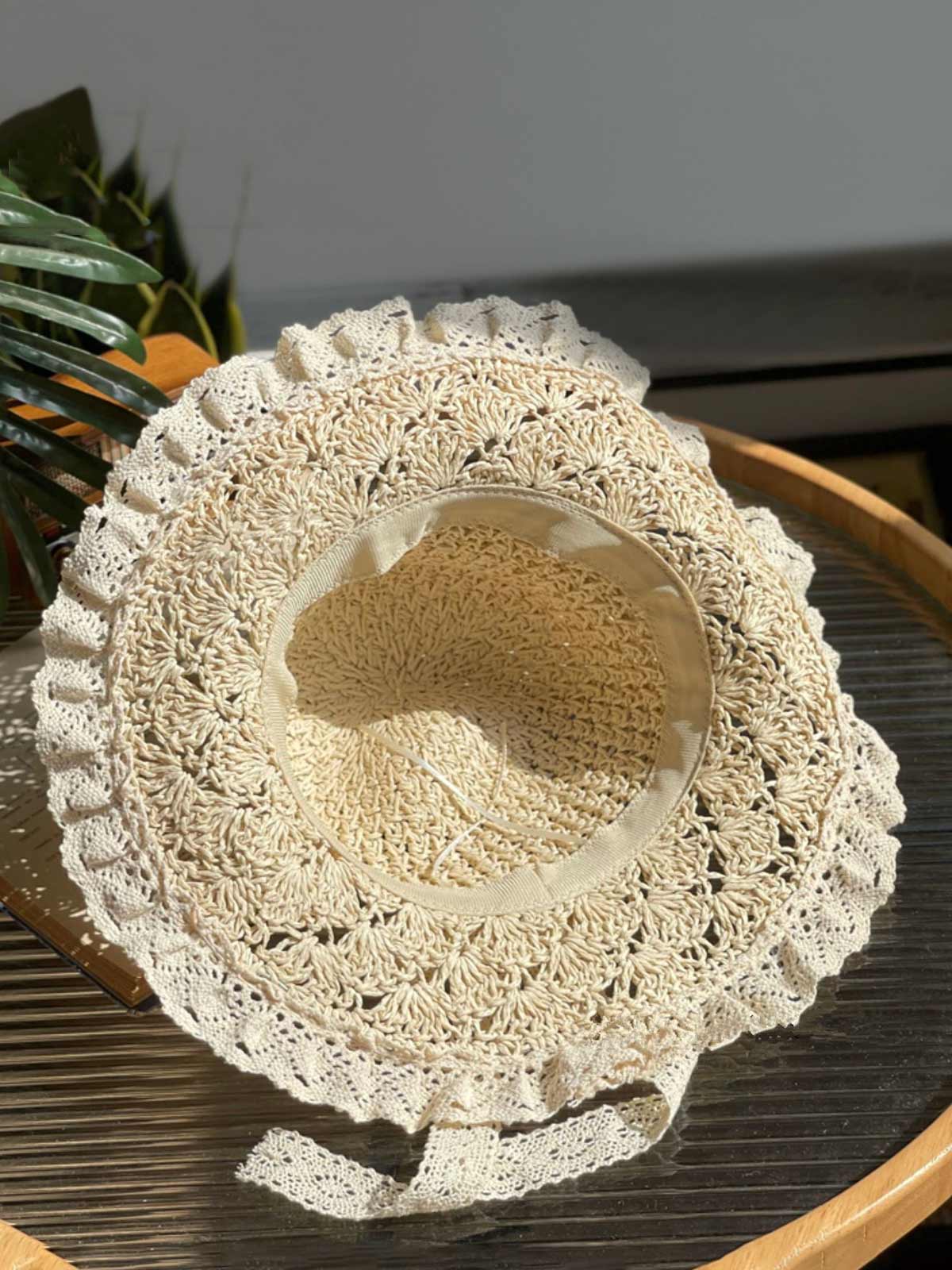 Chapeau de soleil en dentelle beige fait à la main - Image 3