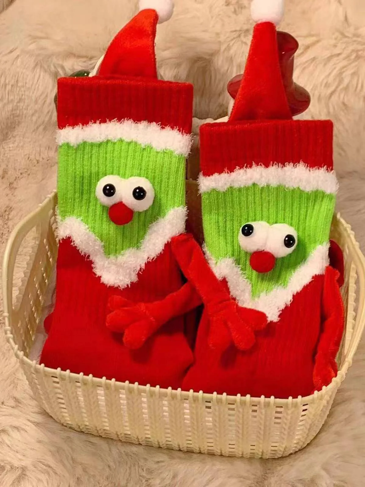 Chaussettes de Noël rouges et vertes en forme de mains - Image 3