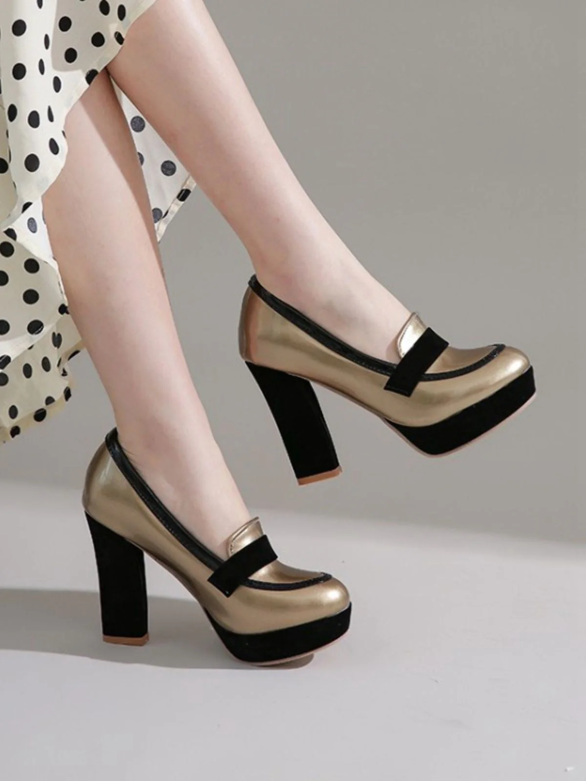 Chaussures à talons hauts à bout rond et colorblock - Image 14