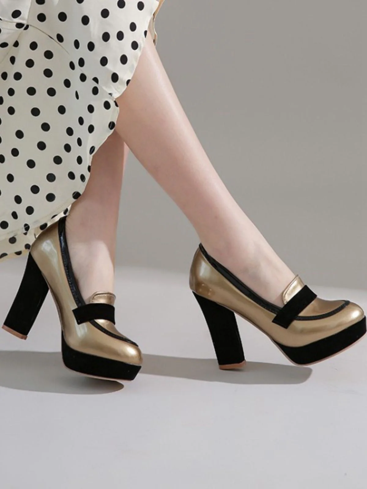 Chaussures à talons hauts à bout rond et colorblock - Image 16