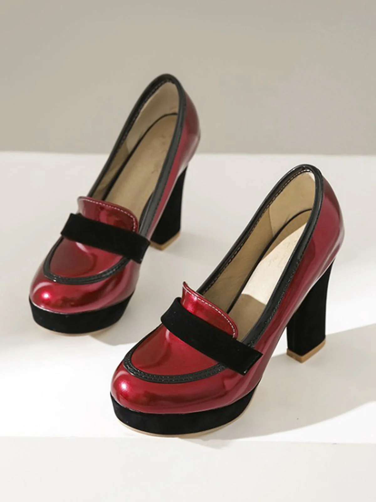Chaussures à talons hauts à bout rond et colorblock - Image 2