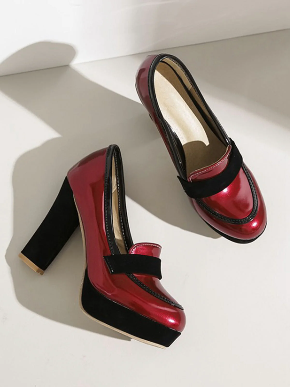 Chaussures à talons hauts à bout rond et colorblock - Image 4