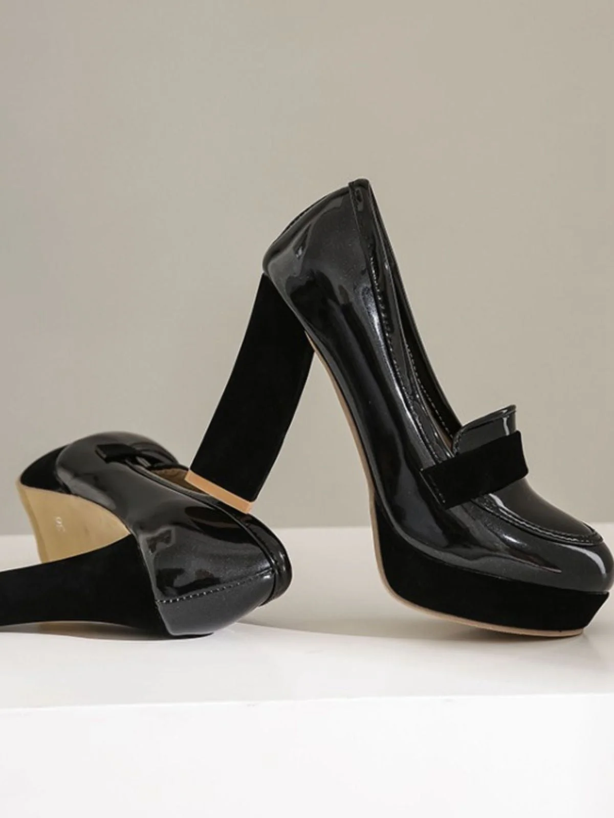 Chaussures à talons hauts à bout rond et colorblock - Image 8
