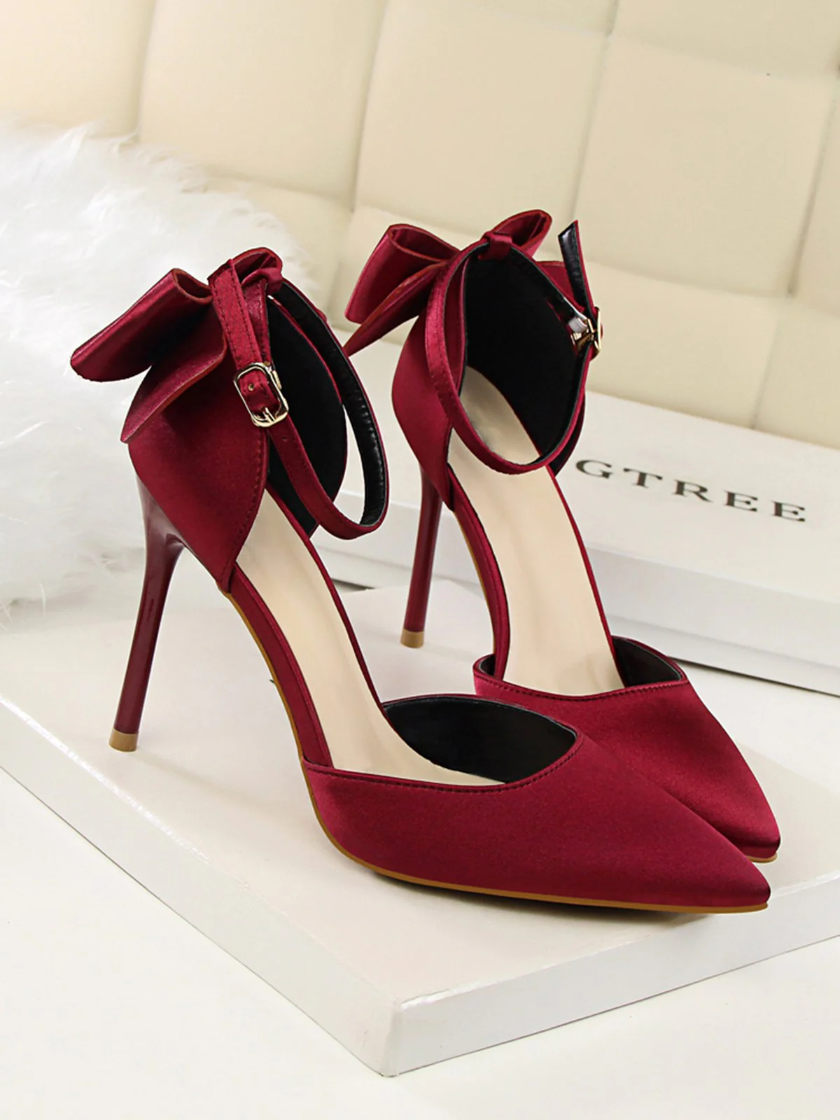 Chaussures à talons hauts en satin à bout pointu et bride à nœud - Image 12