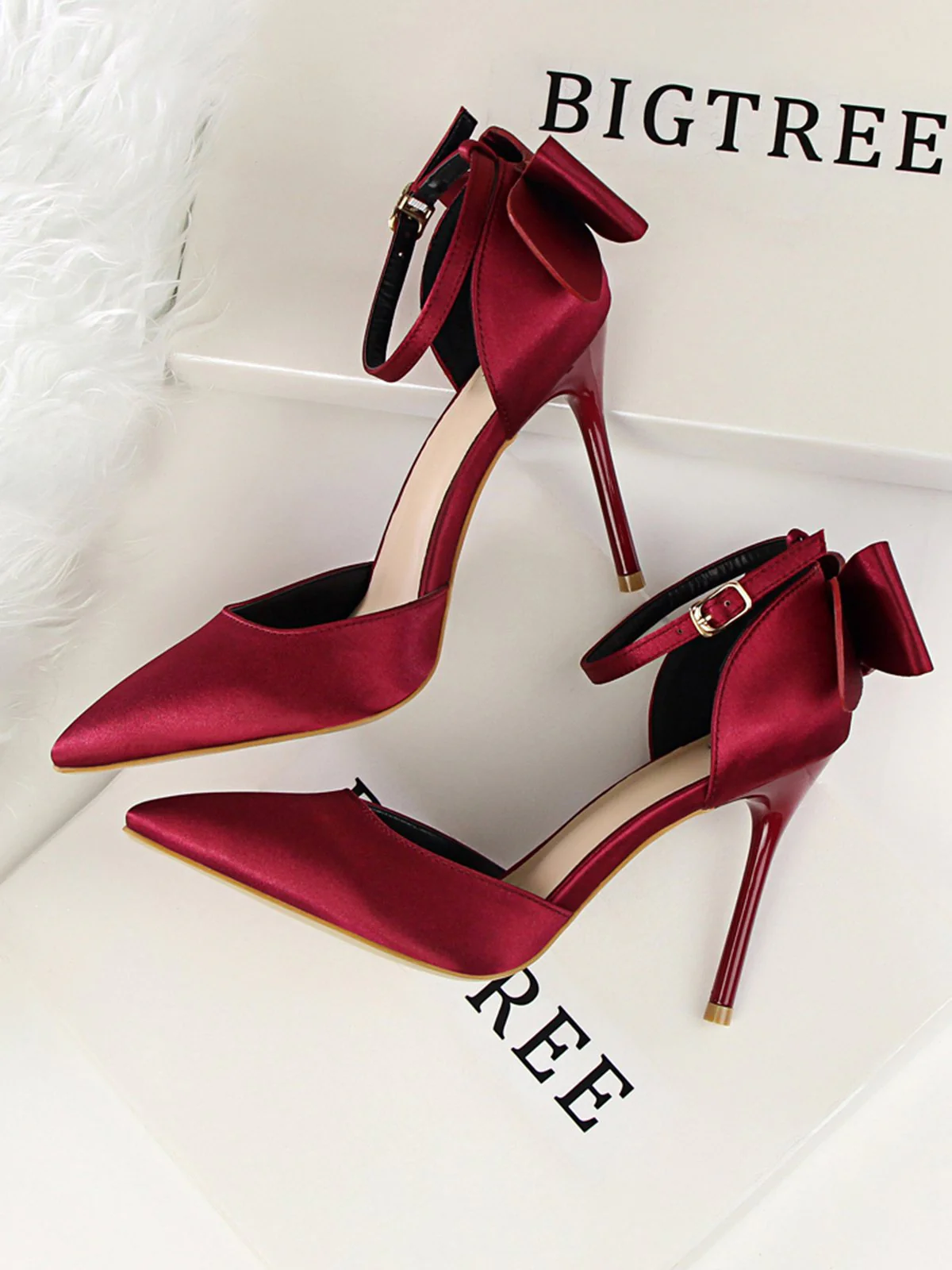 Chaussures à talons hauts en satin à bout pointu et bride à nœud - Image 13