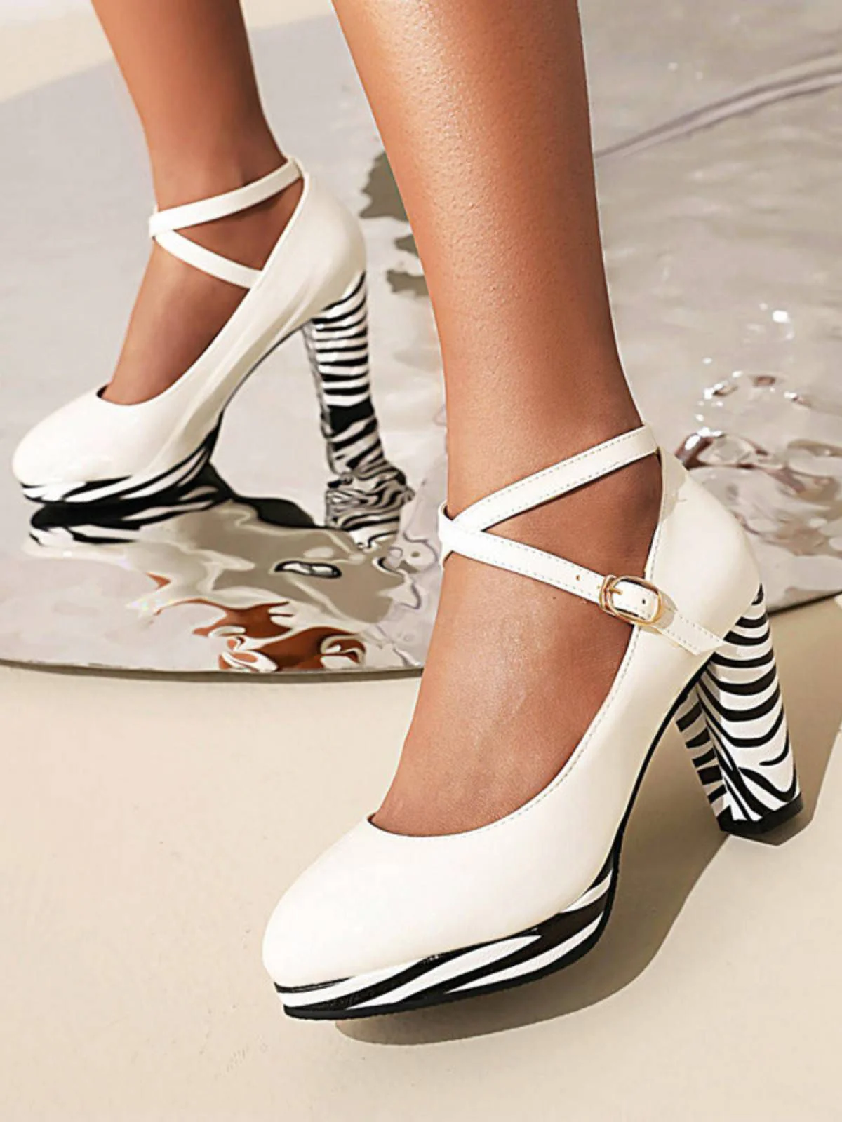 Chaussures à talons hauts épaisses à bride croisée Zebra - Image 2
